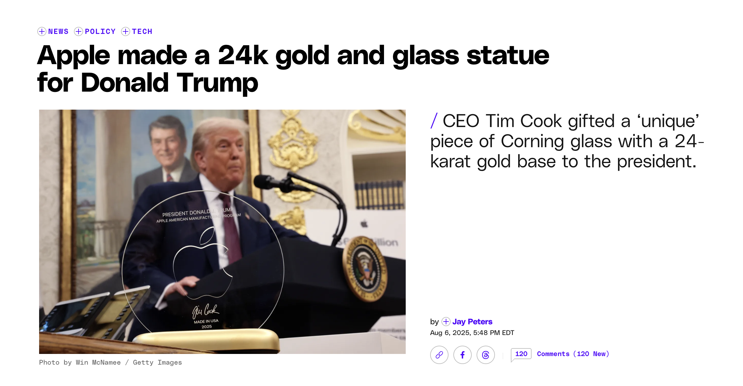 screenshot of news item online about Tim Cook presenting Trump a fancy statue at presser about Apple manufacturing in USA